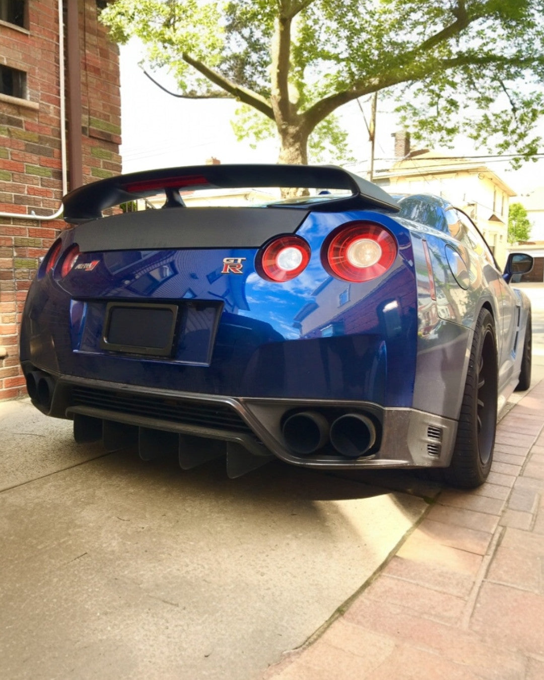 Stealth plate curtain USA style – installed on Nissan GTR with curtain frame covered
